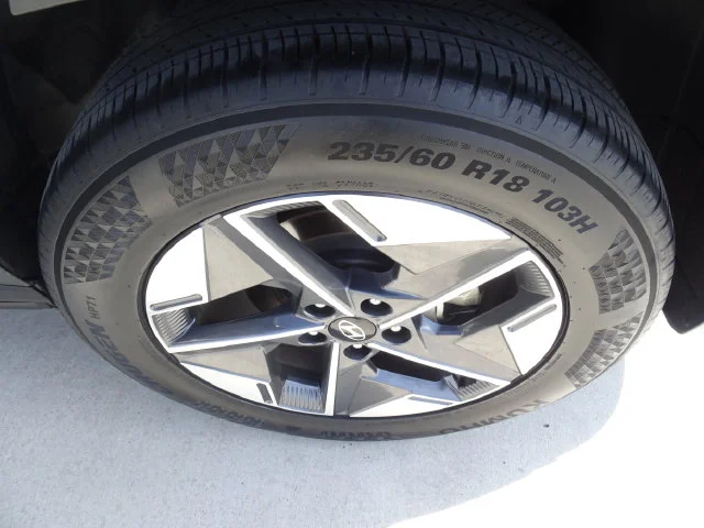 Used 2025 Green Hyundai SEL image 10