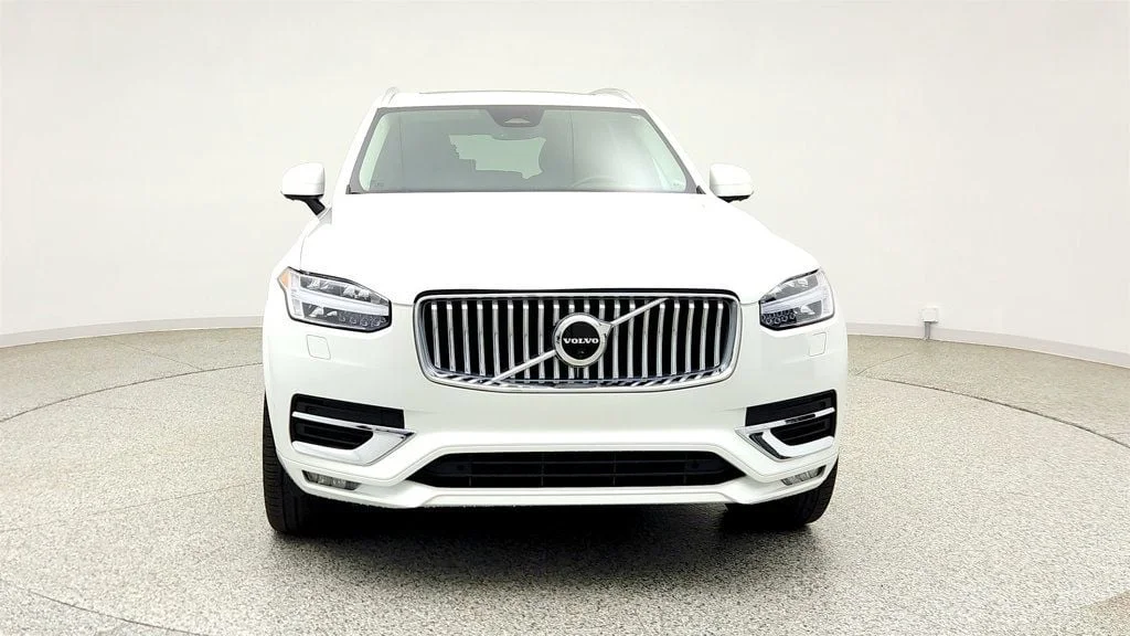 Used 2023 Crystal White Metallic Volvo B6 AWD Plus 7P image 2