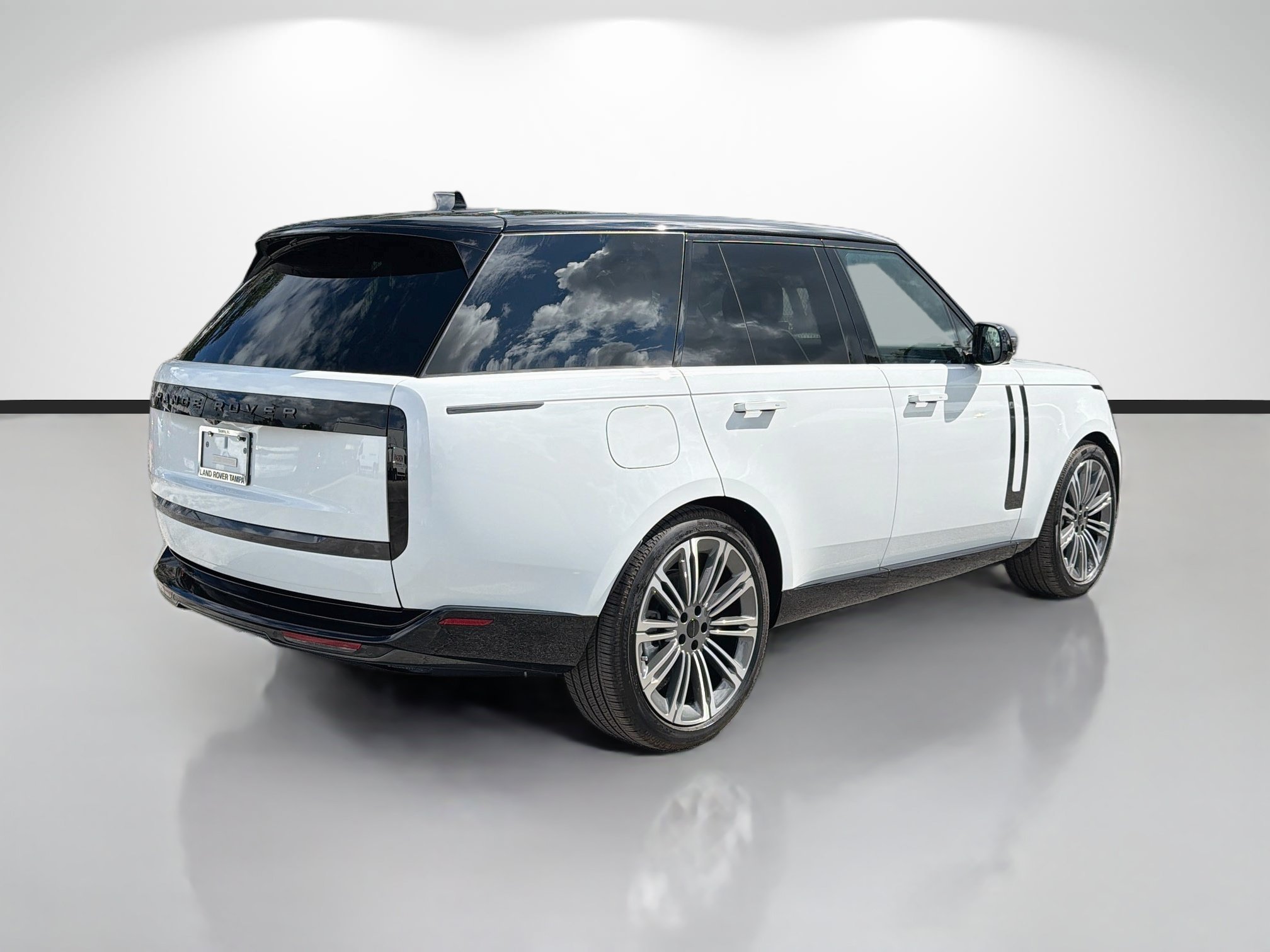New 2026 Fuji White Land Rover SE image 5