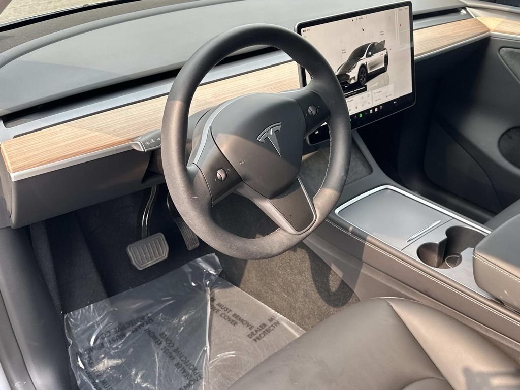 Used 2025 Tesla Model Y Long Range with VIN 7SAYGDEE2SA357324 for sale in Vienna, VA