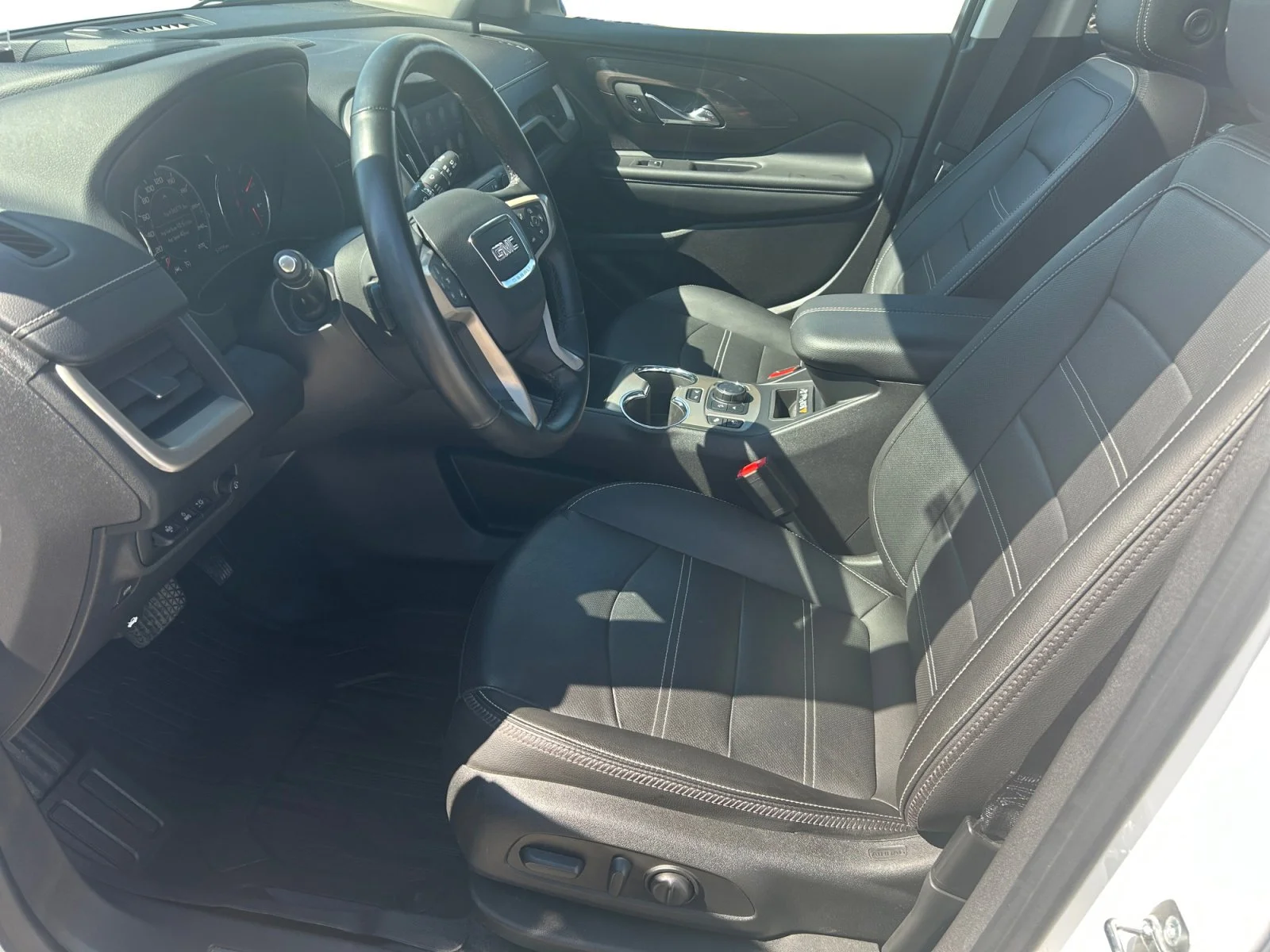 Used 2024 White GMC Denali AWD image 14