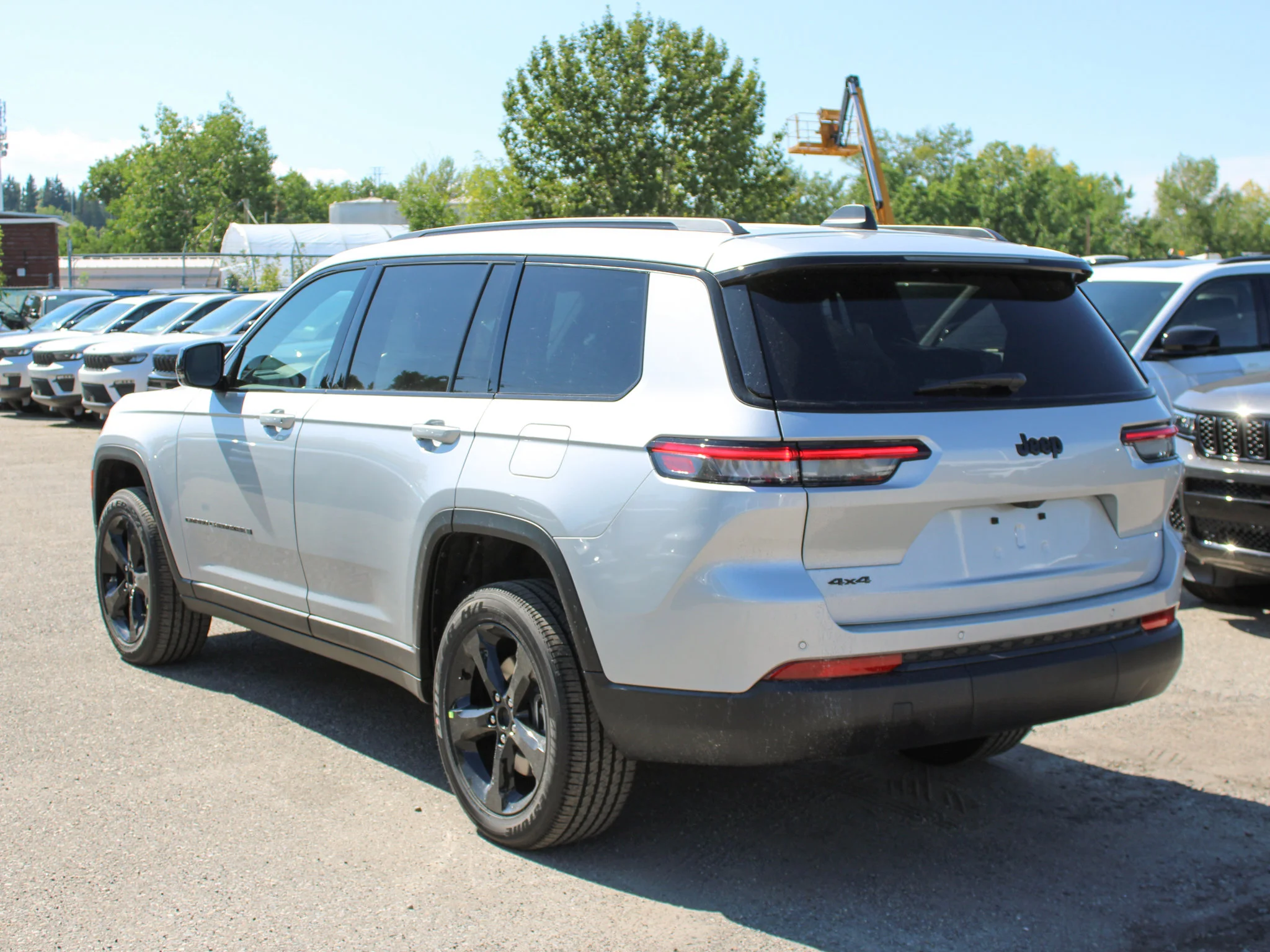 New 2025 Silver Jeep Altitude* 4x4, Sunroof, Heated Leather, Wireless Charging Pad image 3