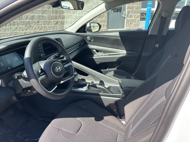New 2026 White Hyundai SE image 16