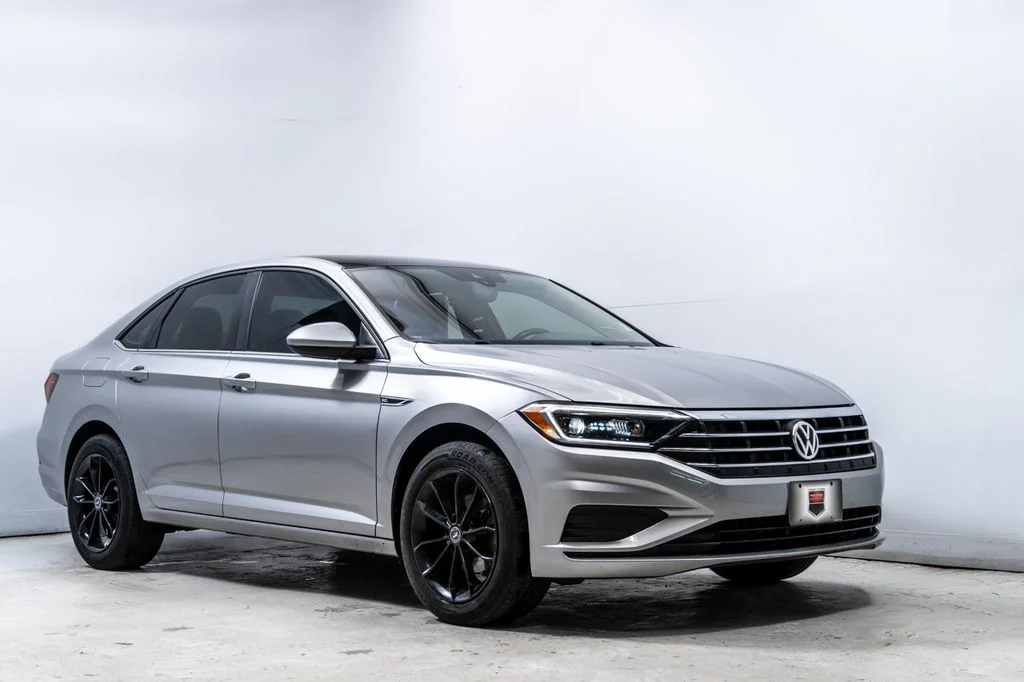 Used 2020 Silver Metallic Volkswagen SEL image 9