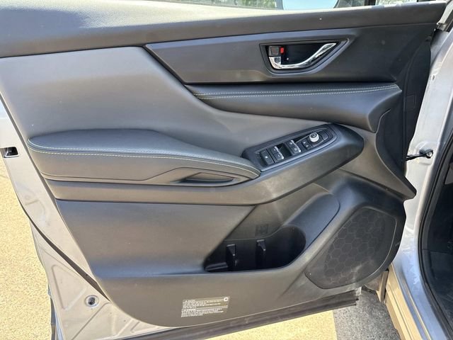 Used 2025 Silver Subaru Onyx Edition image 27