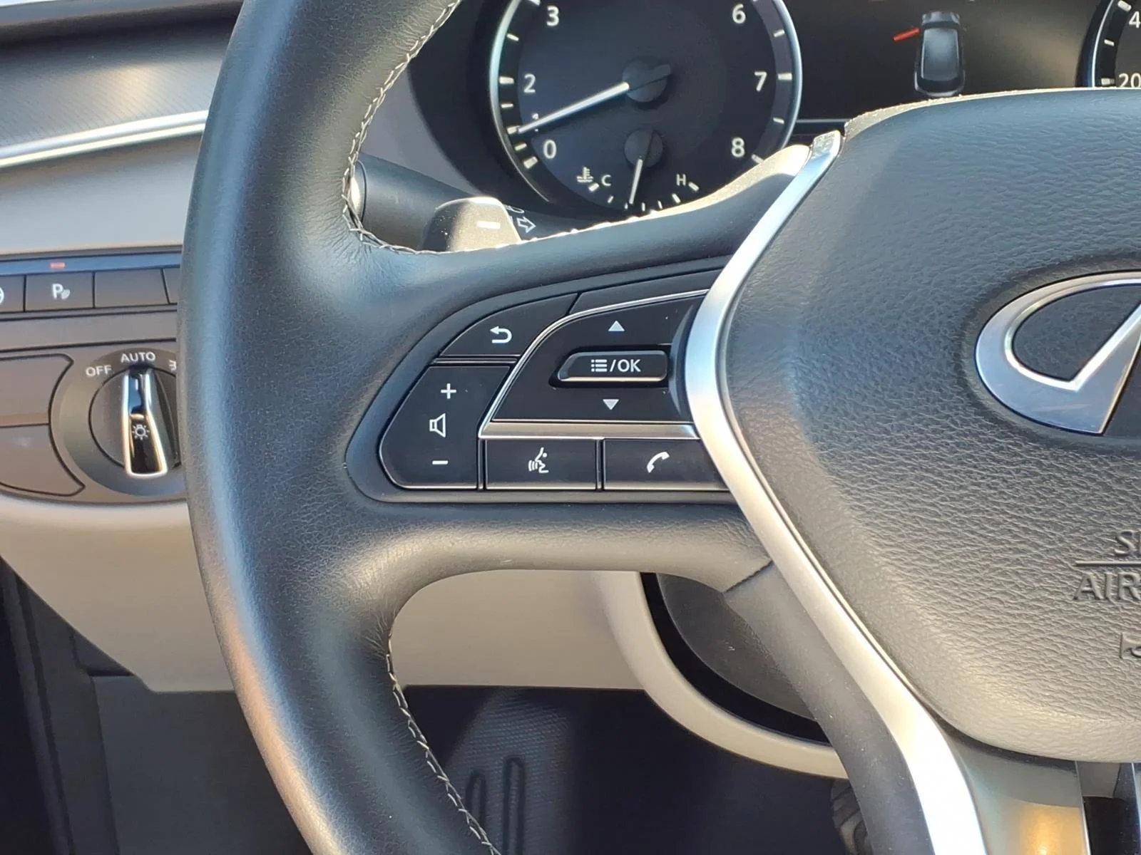 Used 2024 Hermosa Blue INFINITI LUXE image 19