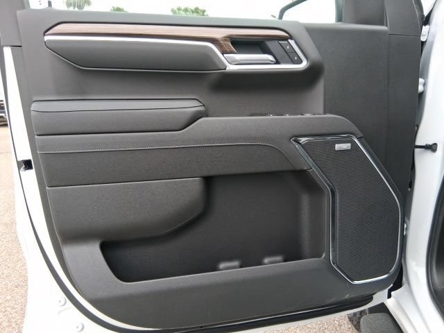 New 2026 Summit White Chevrolet LT Trail Boss image 14