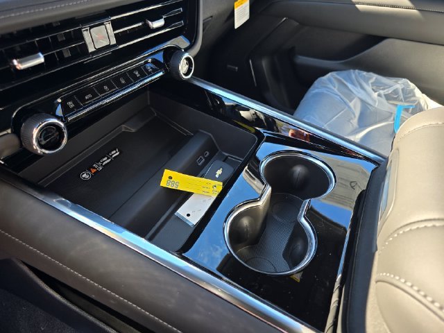 2027 Chevrolet Suburban Z71 - Photo 9
