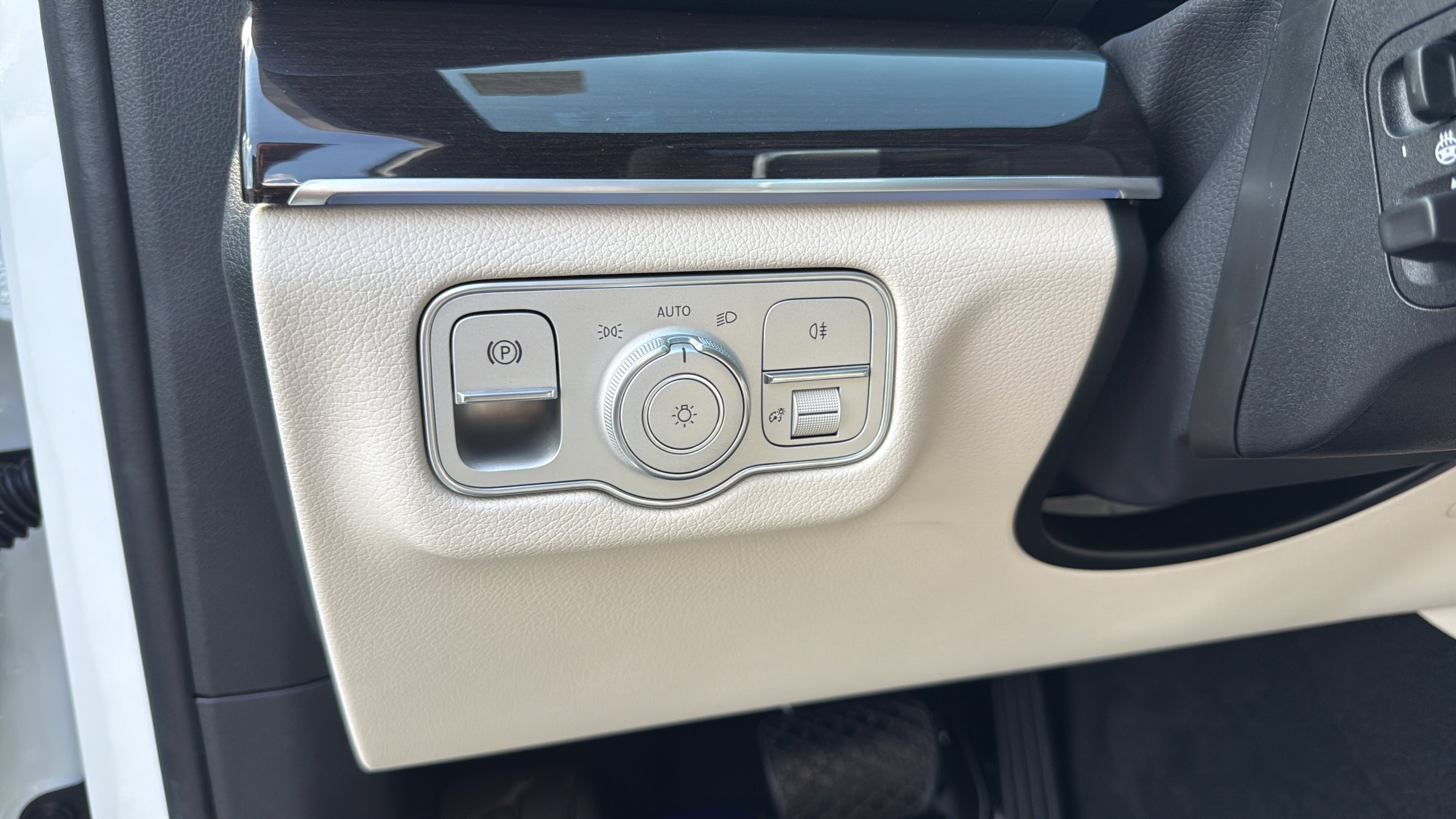 Certified Used 2026 Polar White Mercedes-Benz GLE 450 image 14