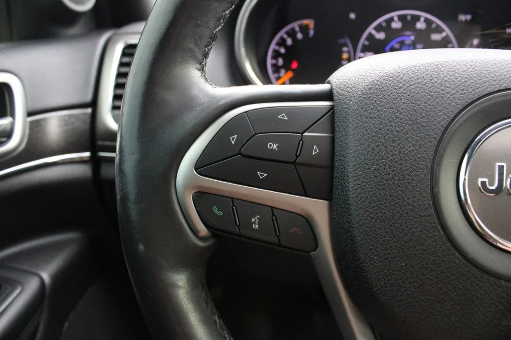 Used 2018 Silver Jeep Limited image 14