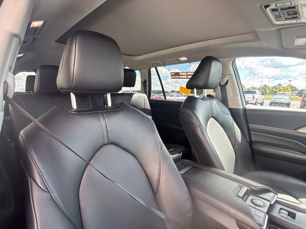 Used 2025 Black Toyota XLE image 20