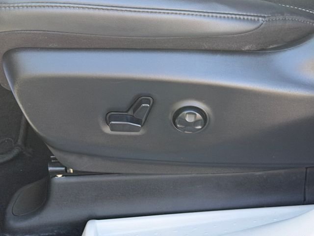 Used 2024 White Chrysler Select image 32