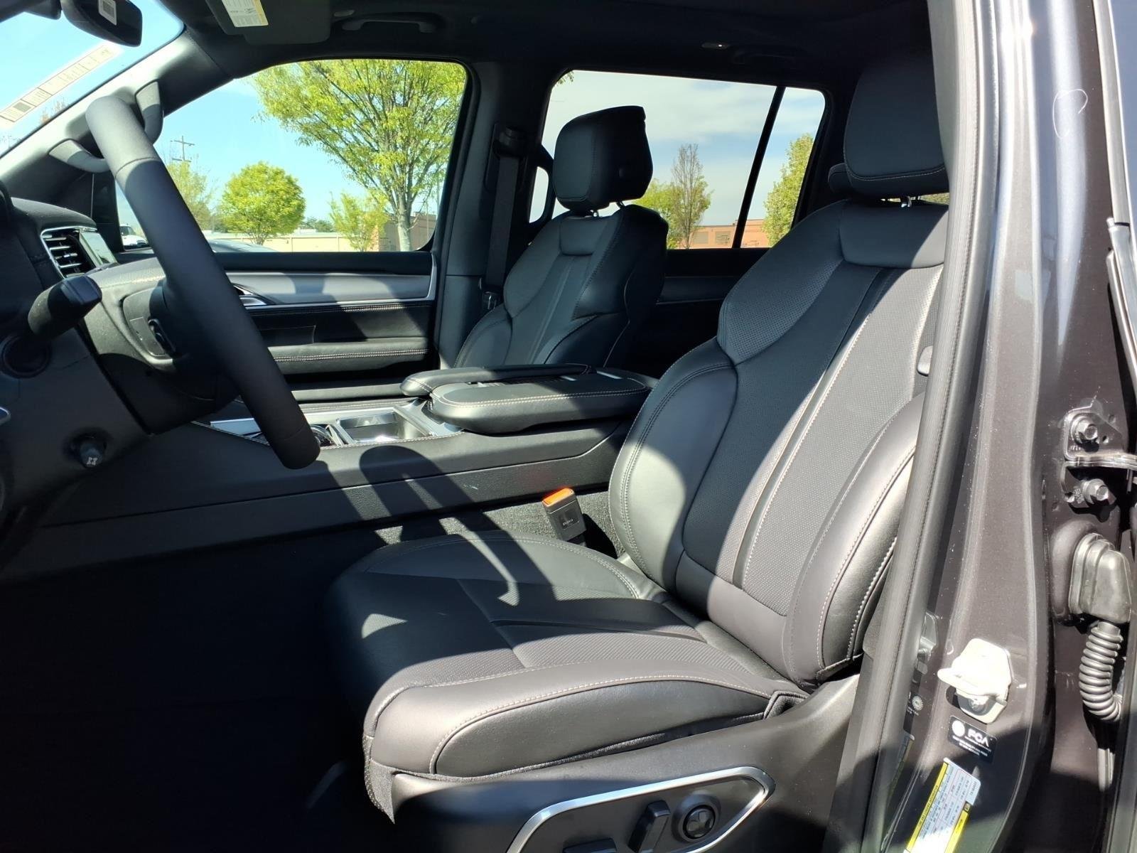 New 2026 Baltic-Gray Metallic Clear-Coat Exterior Paint Jeep  image 18