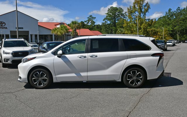 2025 Toyota Sienna Platinum