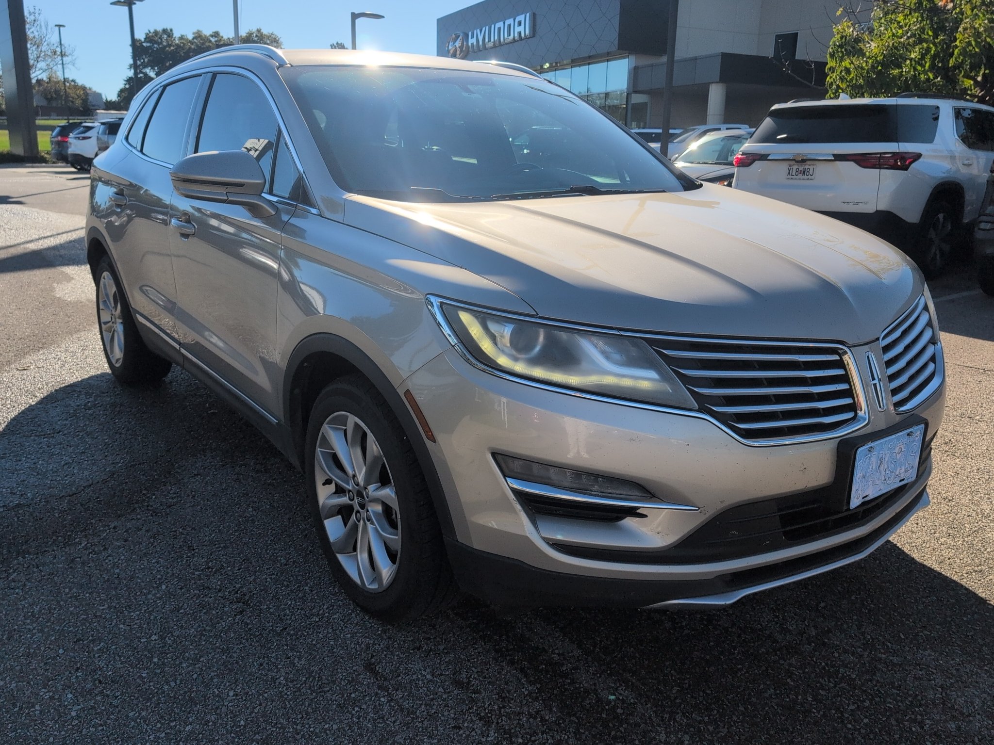 Used 2015 Champagne Lincoln Base image 7