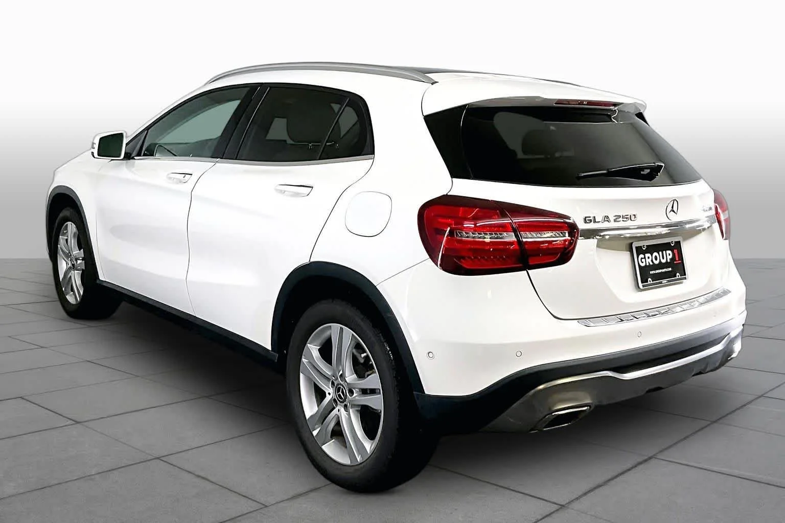 Used 2018 Polar White Mercedes-Benz GLA 250 image 12