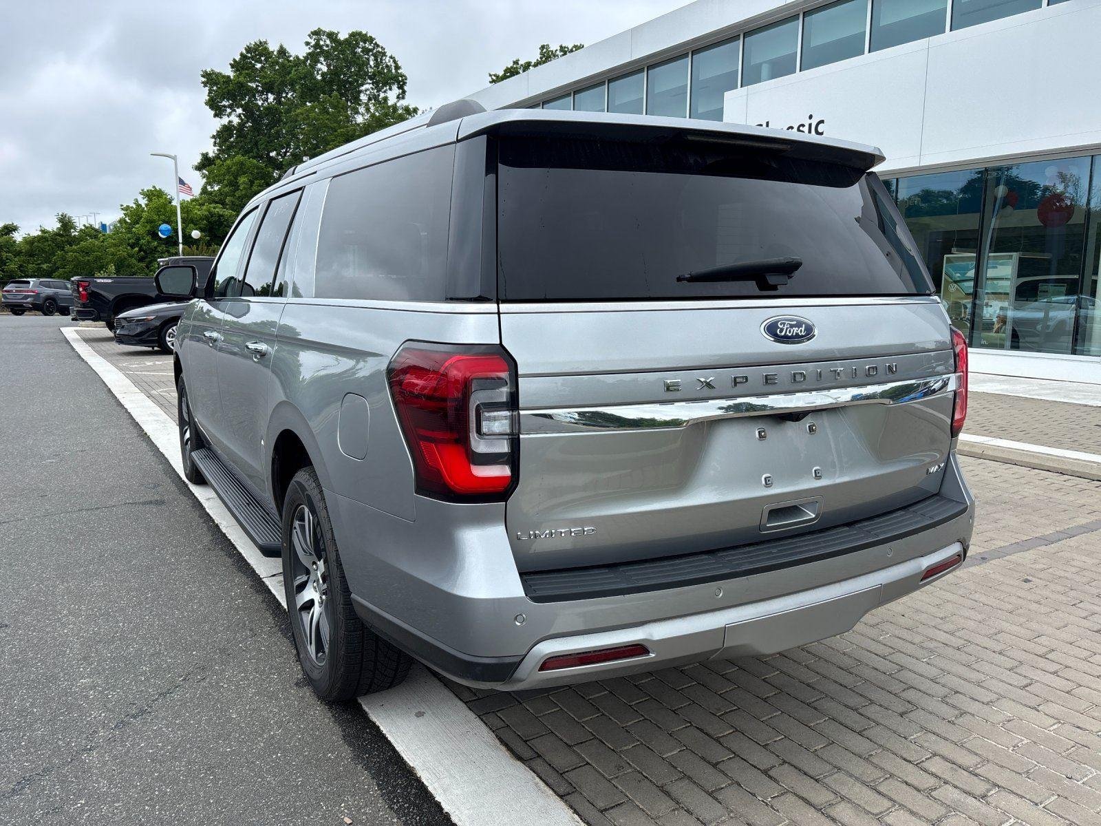 Used 2024 Iconic Silver Ford Limited image 3