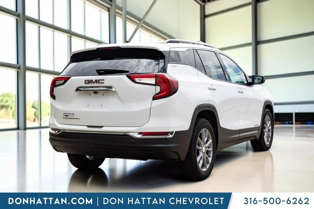 Used 2023 White GMC SLT image 24