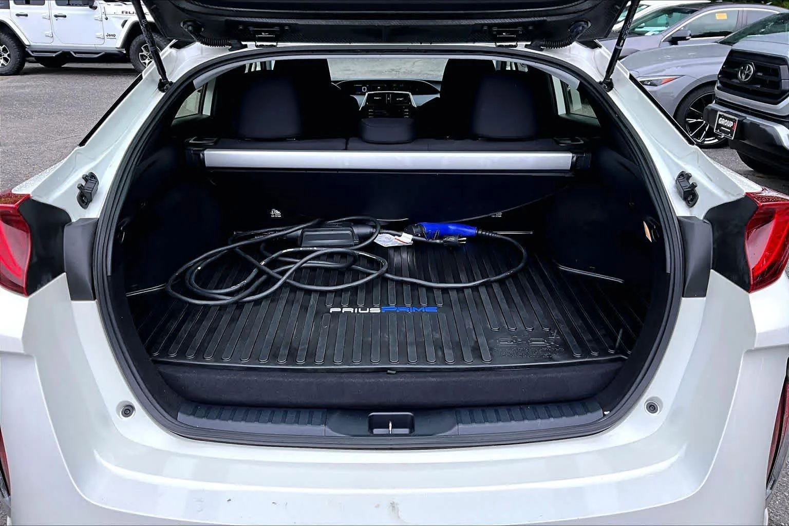 Used 2020 Blizzard Pearl Toyota LE image 30