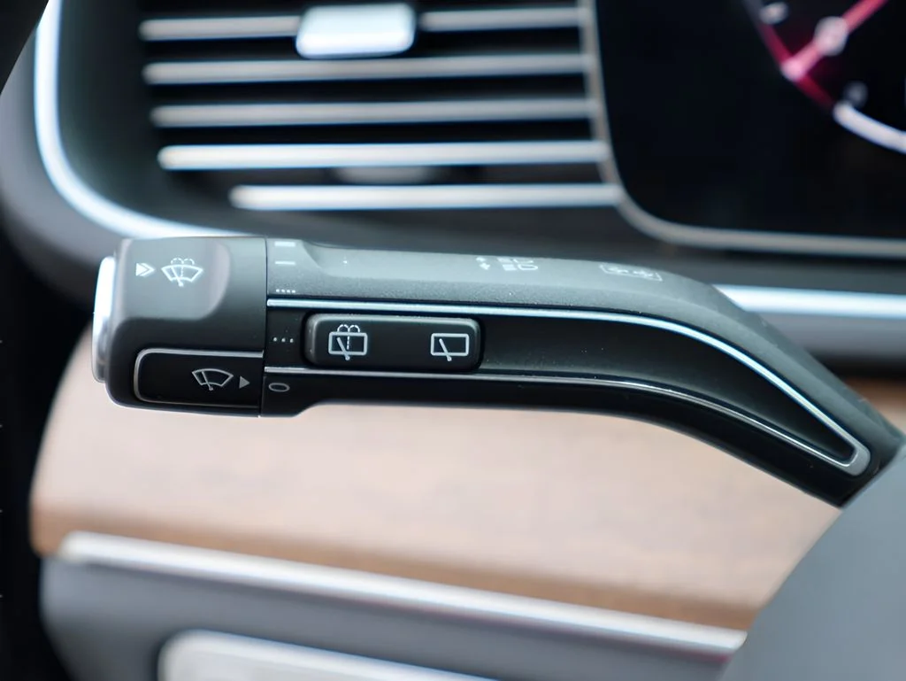 Used 2025 Obsidian Black Metallic Mercedes-Benz GLE 350 image 36