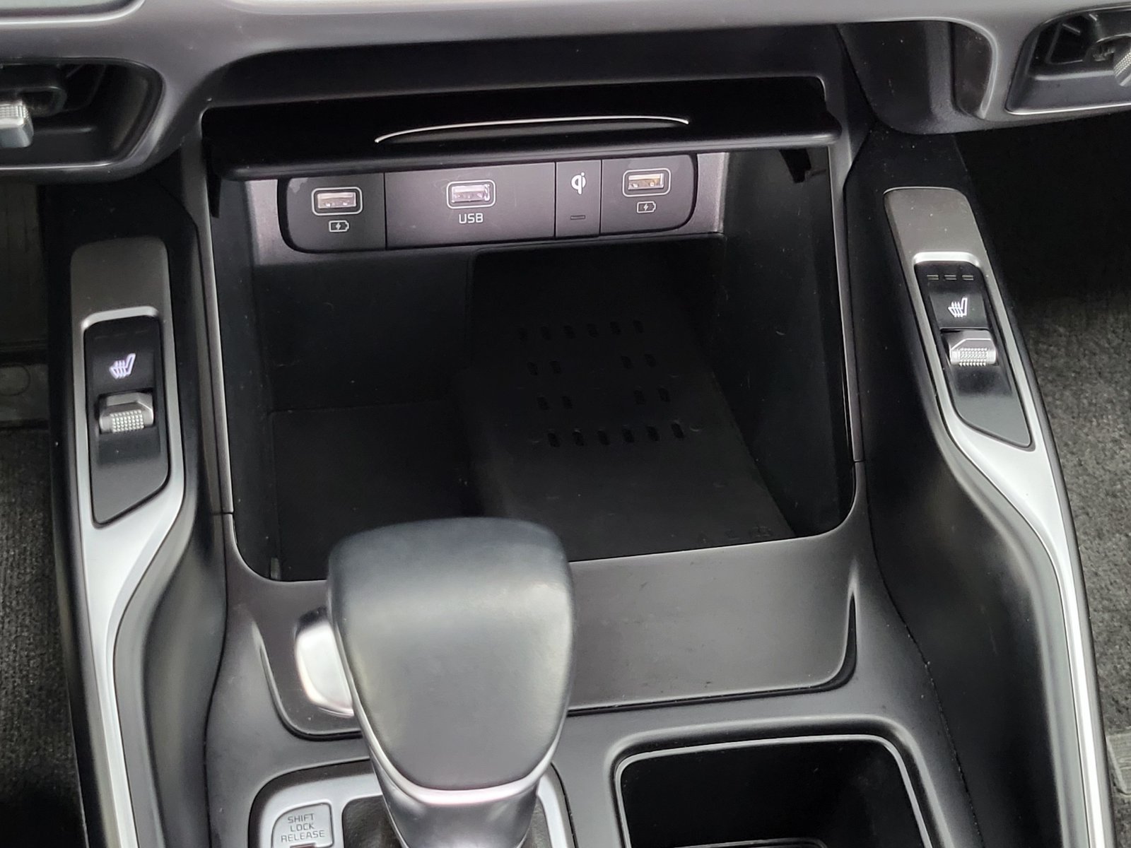 Used 2023 White Kia X-Line EX image 21