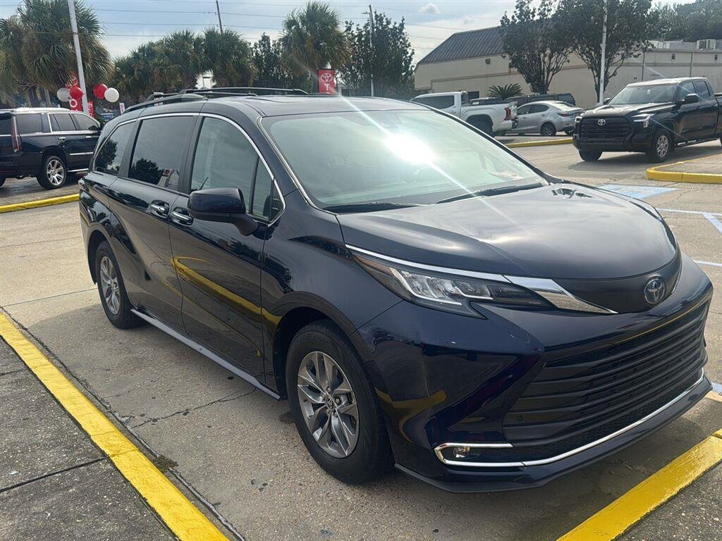 Used 2023 Blueprint Toyota XLE 8-Passenger image 2