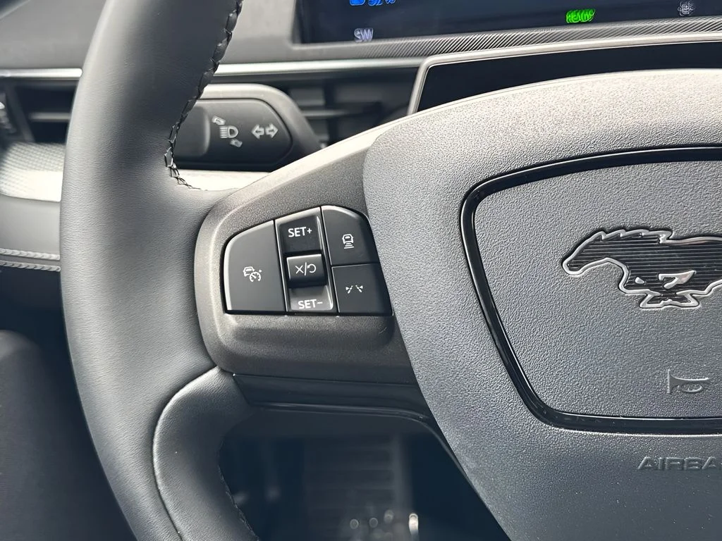 Used 2023 White Ford Select image 15