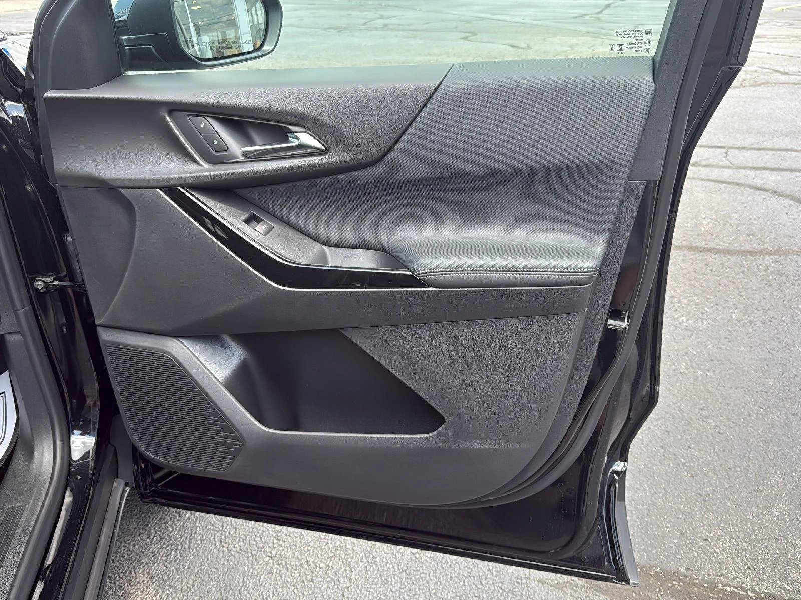 2027 Chevrolet Equinox LT - Photo 28
