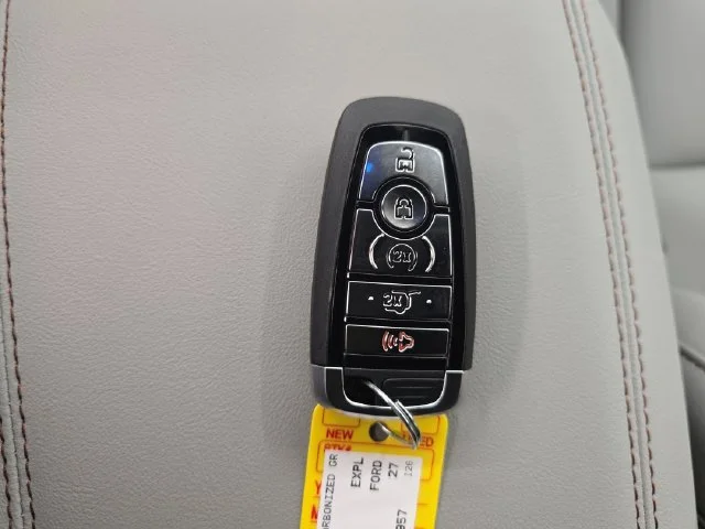 New 2027 Carbonized Gray Metallic Ford Active image 32