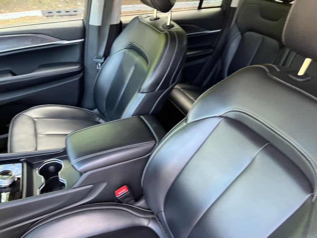 Used 2023 Gray Jeep Limited image 4