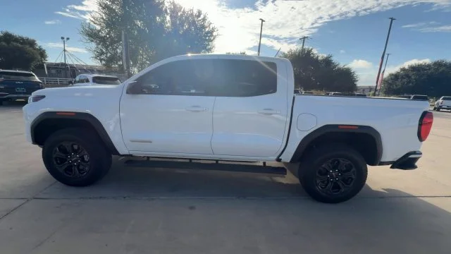 Used 2025 Summit White GMC Elevation image 5