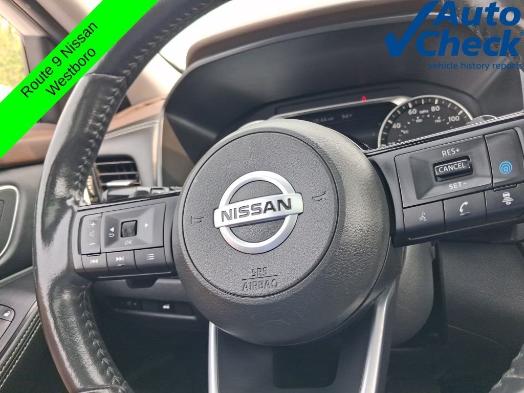 Used 2021 White Nissan SL image 18