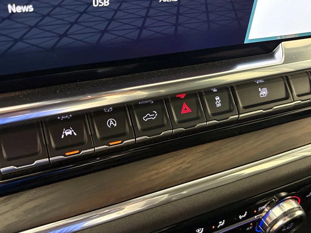 Used 2025 White GMC SLT image 30