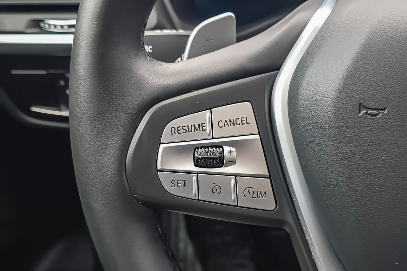 Used 2024  BMW xDrive30i image 31