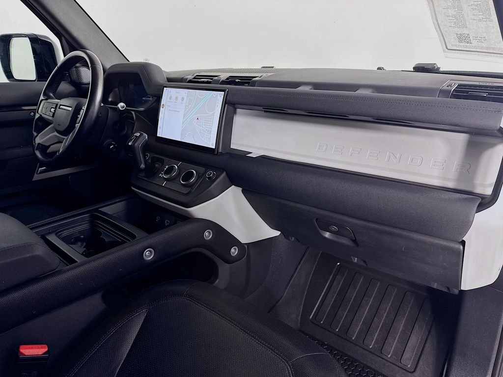 Certified Used 2022 Black Land Rover X-Dynamic SE image 30