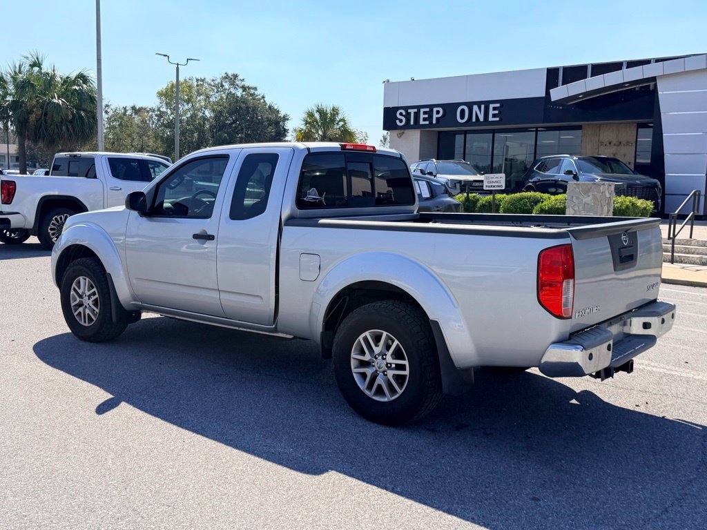 Used 2015 Silver Nissan SV image 4