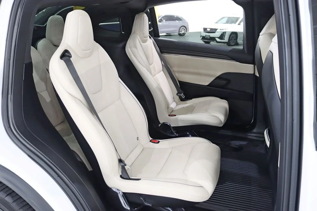 Used 2022  Tesla Plaid image 31