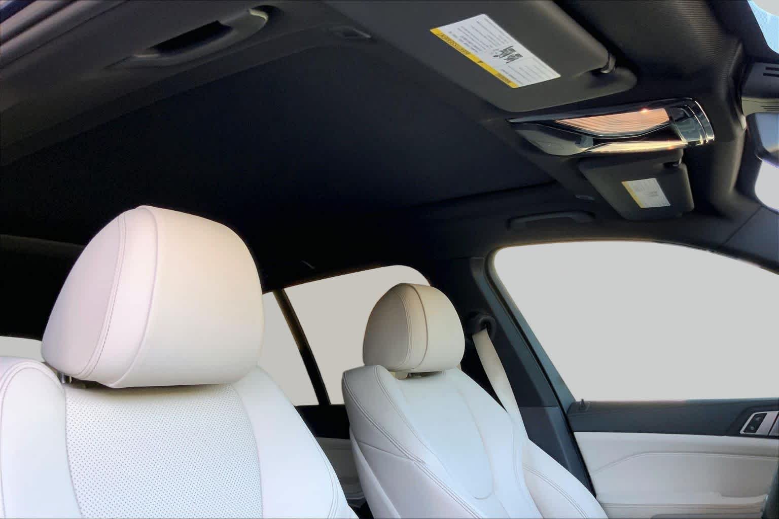 Used 2020 Phytonic Blue Metallic BMW xDrive40i image 14