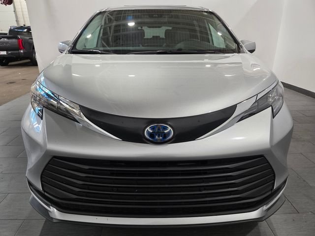 Used 2025 Silver Toyota XLE image 7
