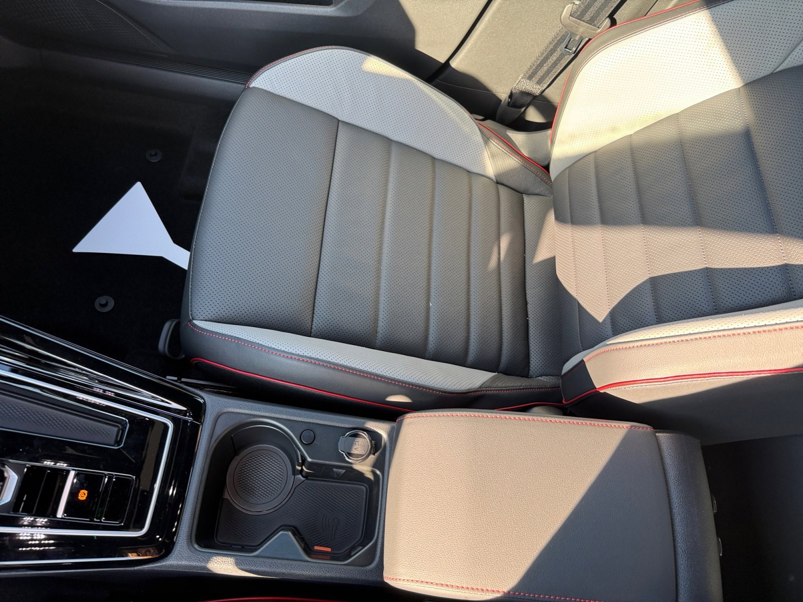 New 2026 Opal White Pearl Volkswagen SE image 14