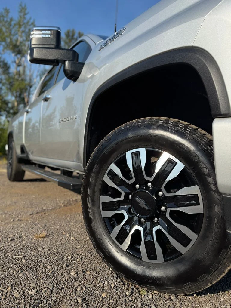 Used 2022 Silver Ice Metallic Chevrolet High Country image 50