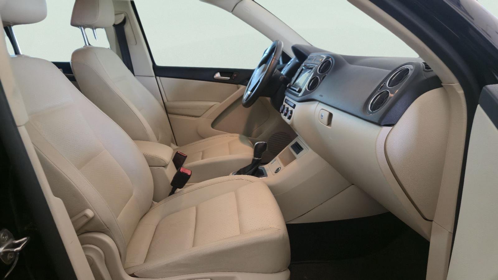 Used 2017  VOLKSWAGEN  image 22