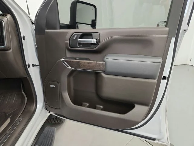 Used 2022 White GMC Denali image 58