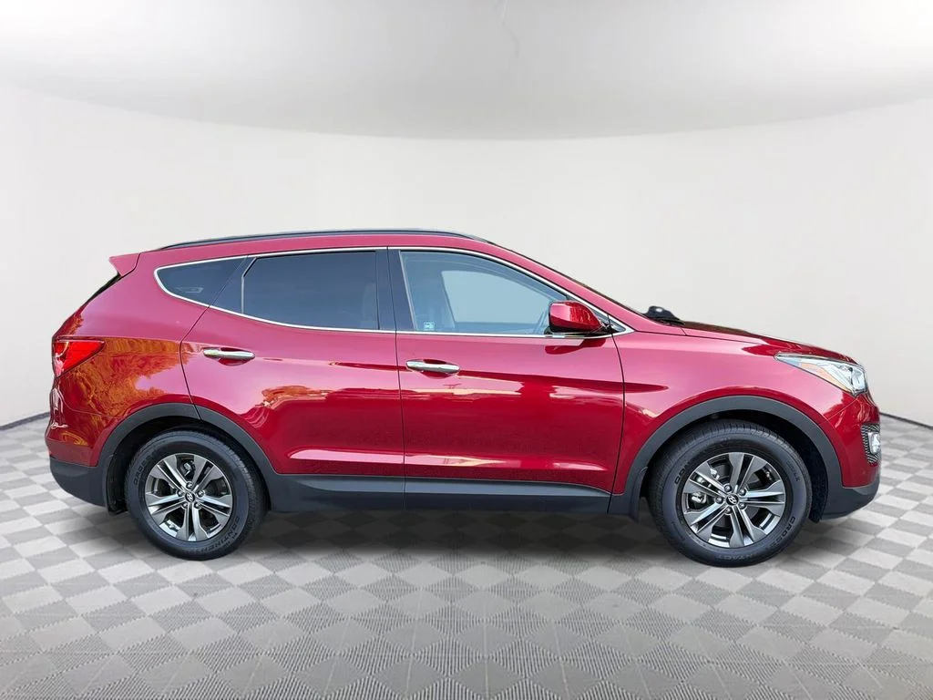 Used 2014 Red Hyundai Base image 4