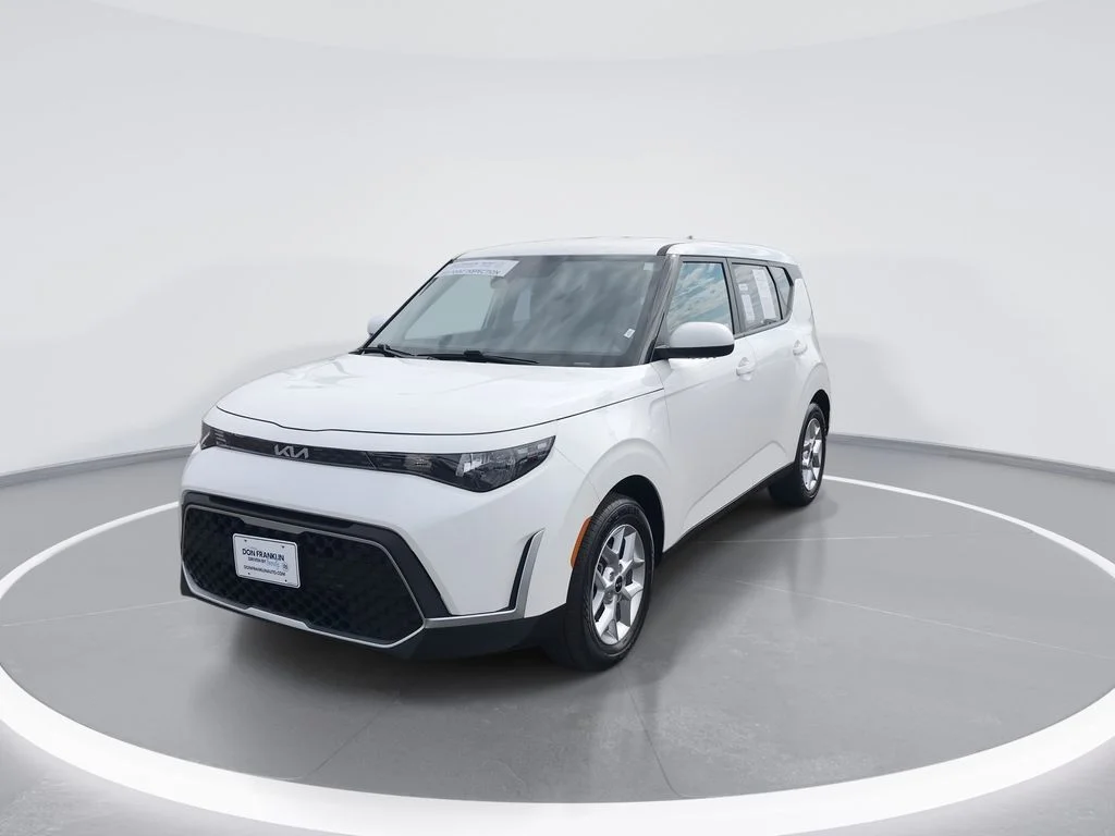 Used 2025 White Kia LX image 4