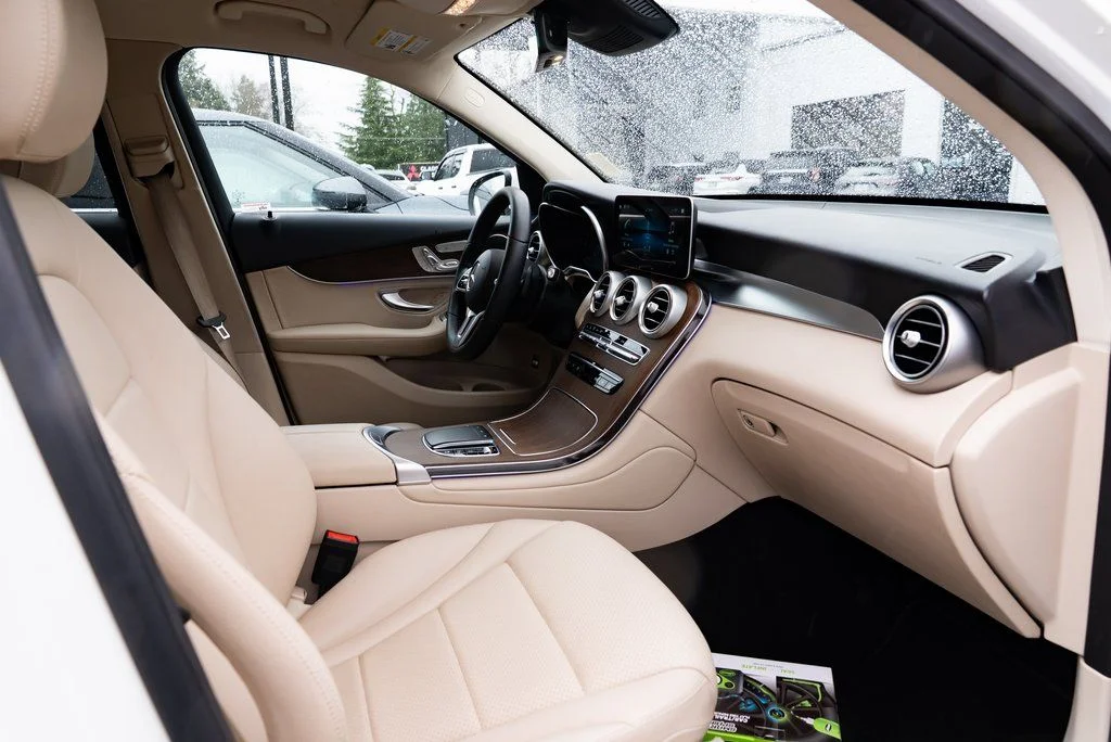Used 2022 White Mercedes-Benz GLC 300 image 25