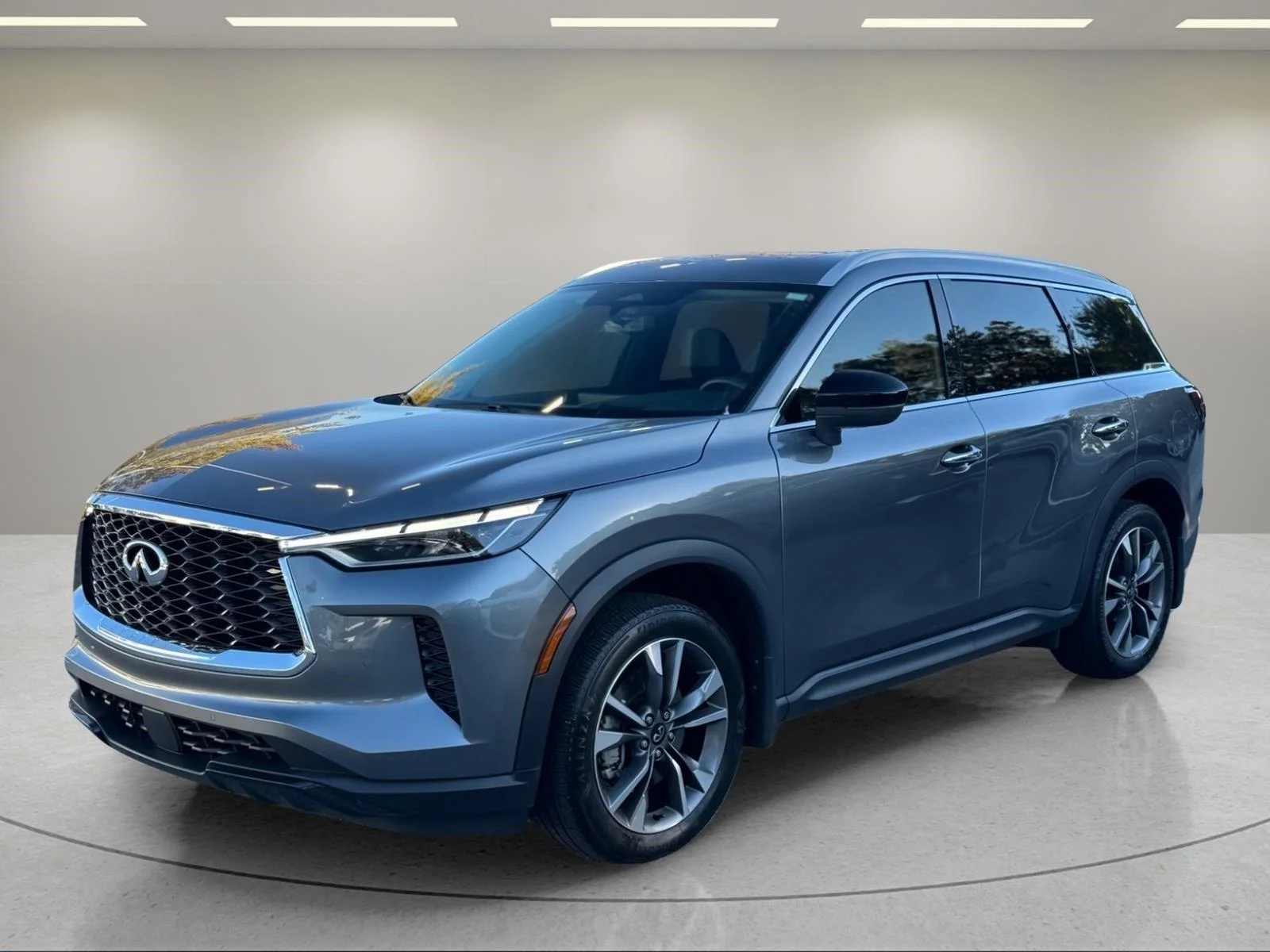 Used 2025 Graphite Shadow INFINITI LUXE image 1