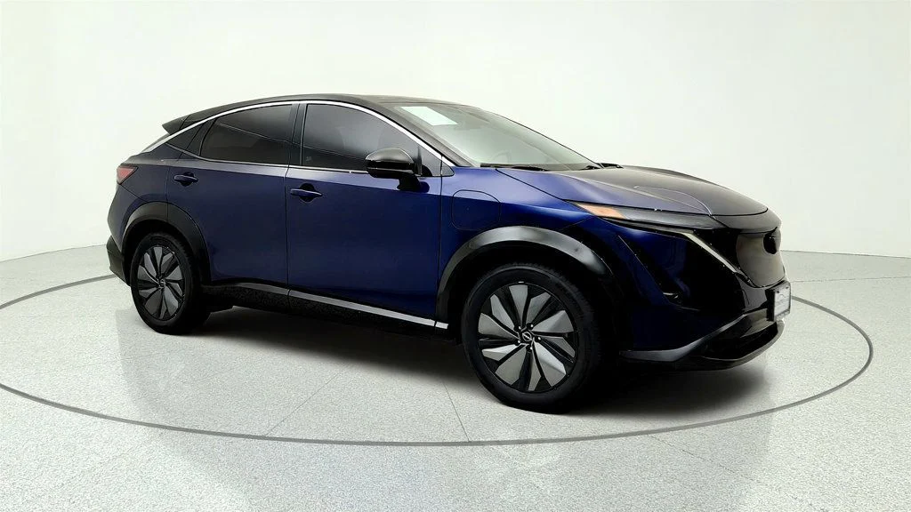 Used 2025 Deep Ocean Blue Pearl/Black Diamond Pearl Nissan EVOLVE+ FWD image 3