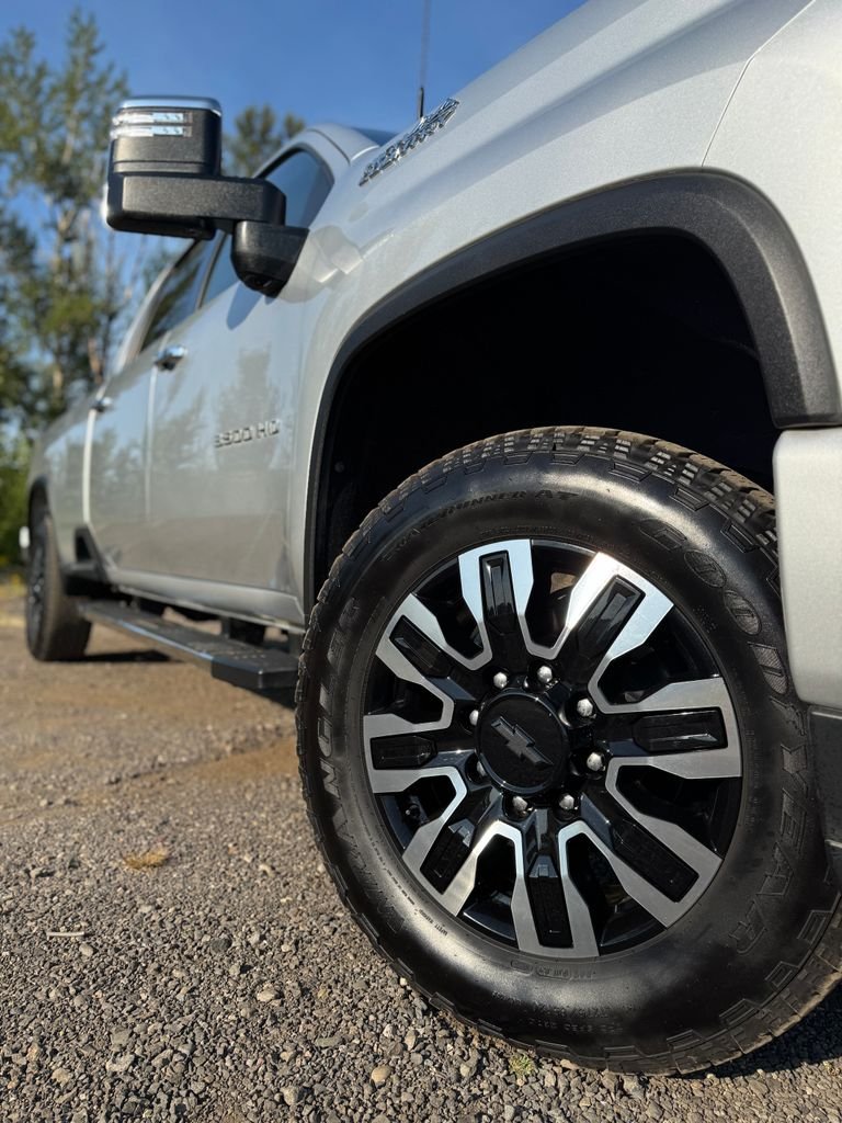 Used 2022 Silver Ice Metallic Chevrolet High Country image 50