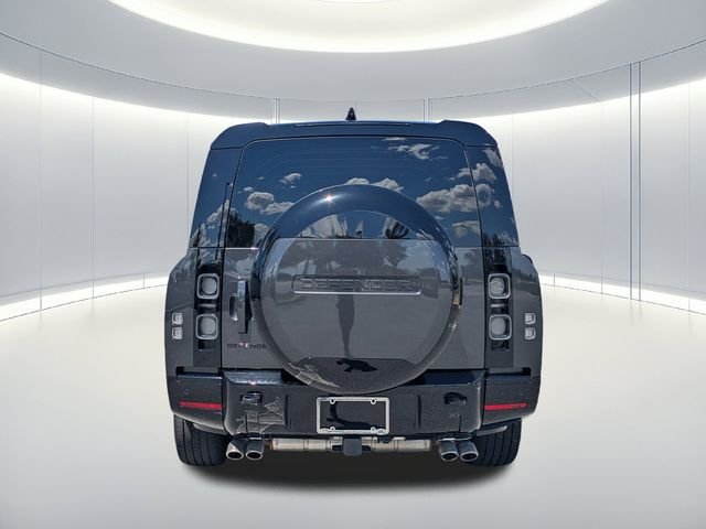 Used 2024  Land Rover V8 image 5